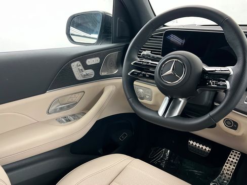 New 2026 Mercedes-Benz GLS 580 4MATIC image 11