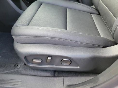 New 2026 Chevrolet Equinox LT w/ Convenience Package II image 9