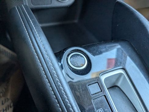 Used 2019 Nissan Kicks S image 19