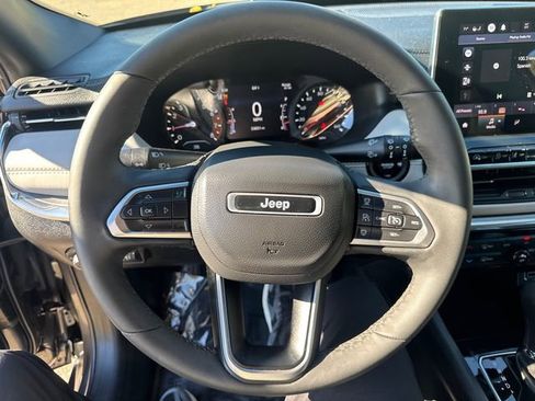 Used 2023 Jeep Compass Limited image 29