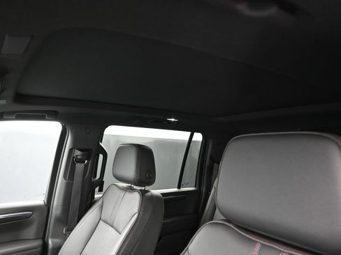 Used 2025 Chevrolet Suburban RST w/ Comfort Package AWD/4WD image 19