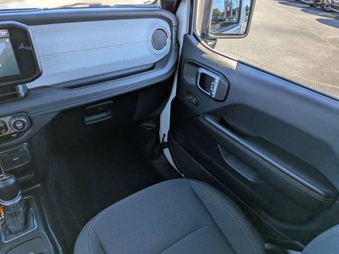 Used 2024 Jeep Wrangler Sahara image 12