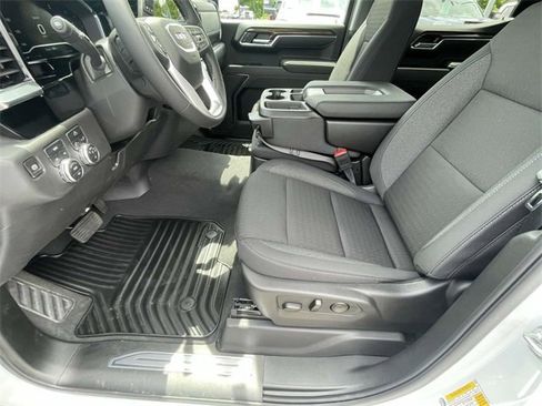 New 2025 GMC Sierra 1500 Elevation image 12