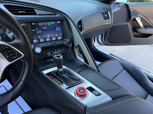 Used 2019 Chevrolet Corvette Stingray Coupe w/ 1LT RWD image 20