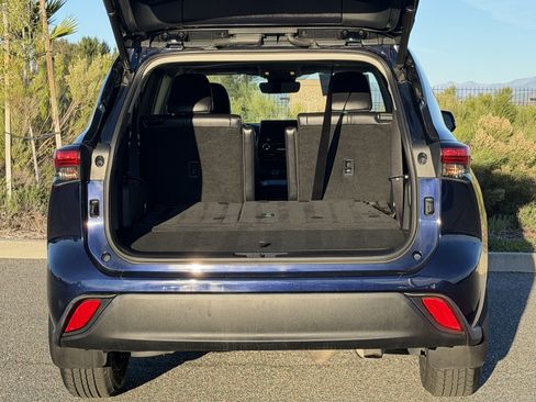 Used 2023 Toyota Highlander XLE image 13