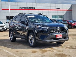 Used 2025 Toyota RAV4 LE video 2