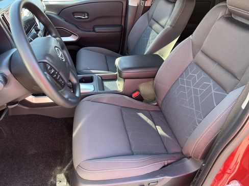 Used 2025 Nissan Frontier SV image 16