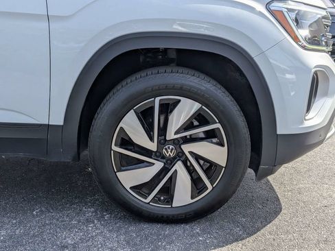Used 2025 Volkswagen Atlas SE FWD image 12
