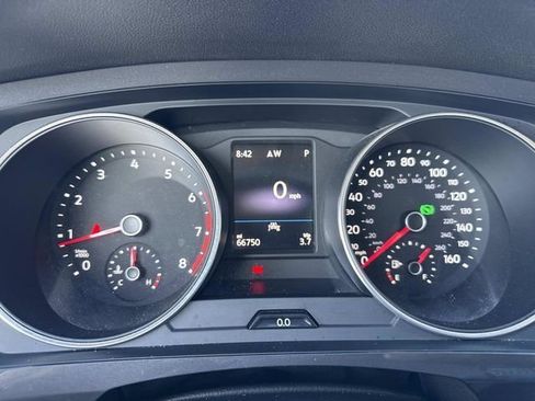 Used 2021 Volkswagen Tiguan SE w/ Panoramic Sunroof Package image 30