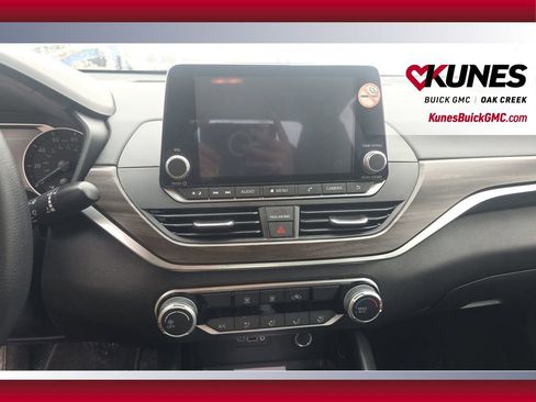 Used 2024 Nissan Altima 2.5 SV image 17