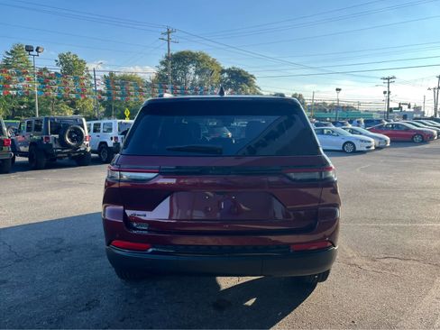 New 2025 Jeep Grand Cherokee Altitude image 8