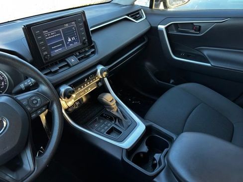 Used 2019 Toyota RAV4 LE w/ Carpet Mat Package AWD/4WD image 17