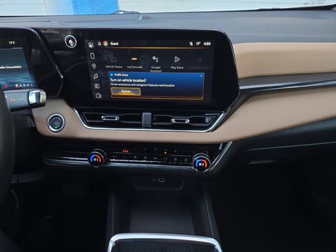 Used 2025 Chevrolet Equinox ACTIV w/ Safety and Technology Package image 23