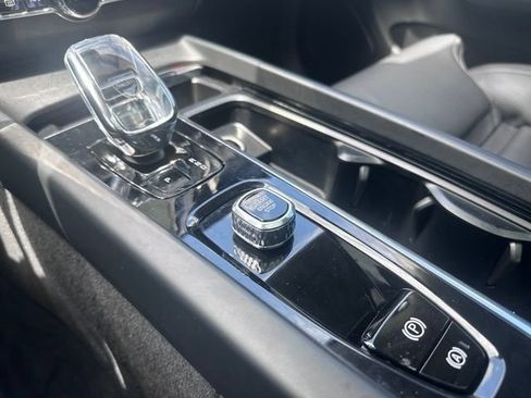 Certified 2023 Volvo XC60 B5 Ultimate w/ Climate Package FWD image 23