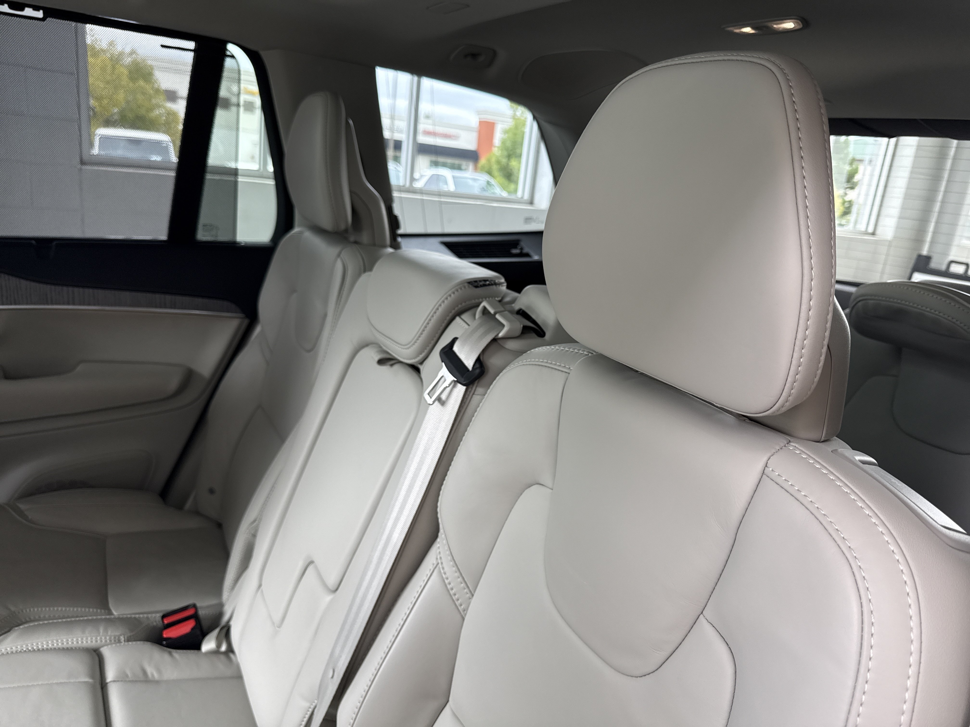 Used 2025 Volvo XC90 B6 Ultra w/ Protection Package AWD/4WD image 28