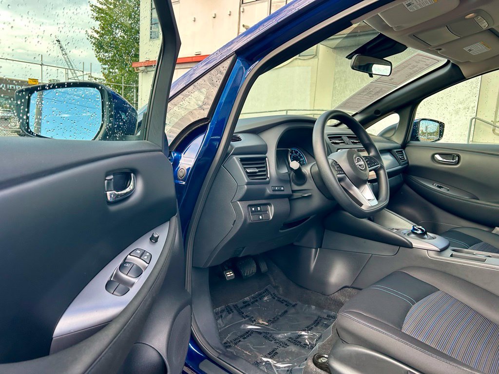 Used 2025 Nissan Leaf S FWD image 9