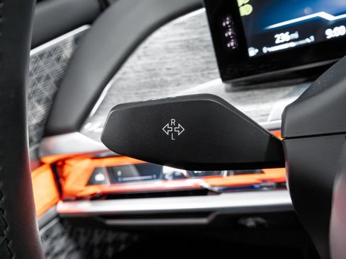 Used 2023 BMW 760i xDrive image 56