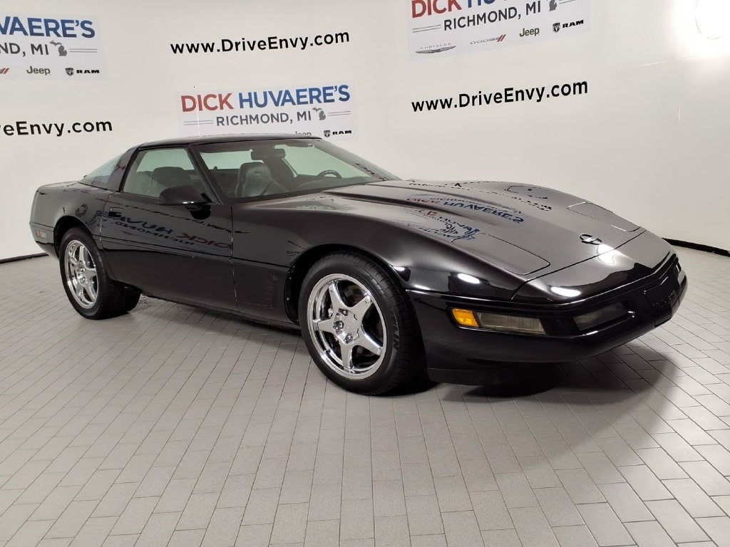 Used 1995 Chevrolet Corvette Coupe RWD image 3