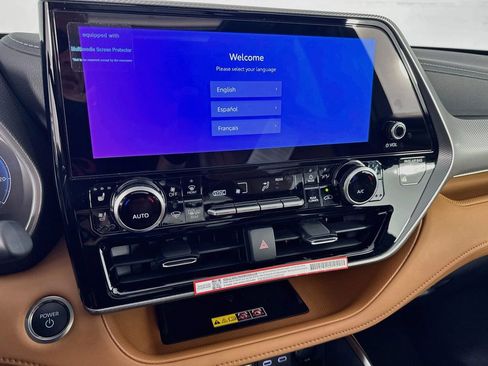 New 2026 Toyota Highlander Platinum image 18
