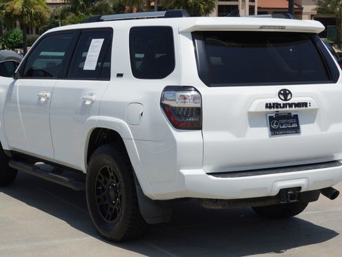 Used 2020 Toyota 4Runner SR5 Premium w/ Moonroof Package RWD image 8
