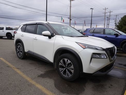 Used 2023 Nissan Rogue SV image 10