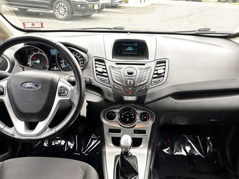 Used 2014 Ford Fiesta SE image 4