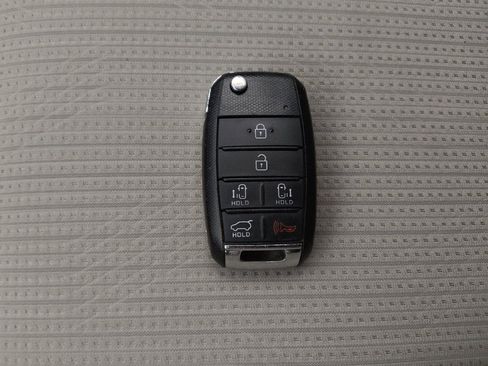 Used 2020 Kia Sedona LX FWD image 32