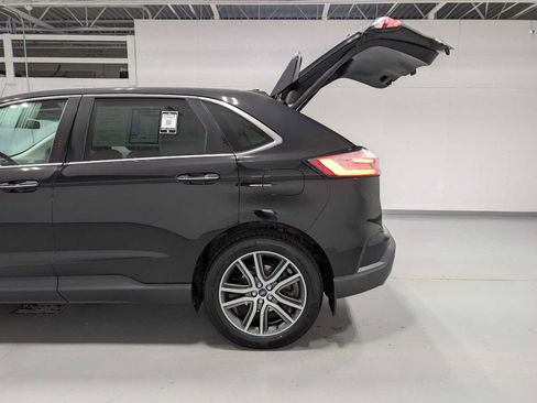 Used 2019 Ford Edge Titanium w/ Equipment Group 301A AWD/4WD image 11