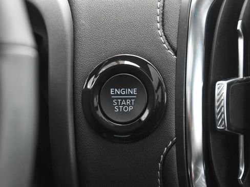 Used 2025 Ford Expedition Platinum image 39