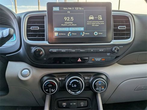 Used 2025 Hyundai Venue SEL image 19