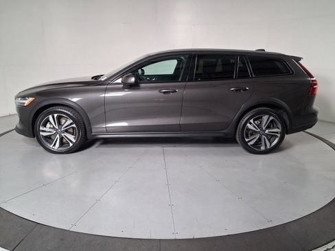 Used 2025 Volvo V60 B5 Cross Country Plus AWD/4WD image 6