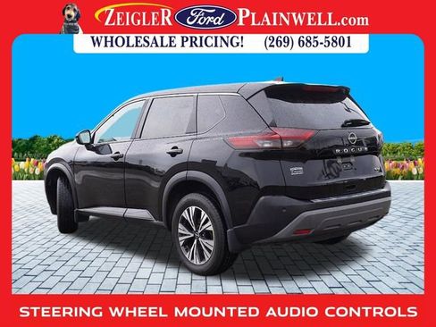 Used 2023 Nissan Rogue SV image 3