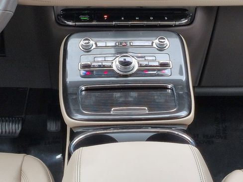 Used 2023 Lincoln Nautilus FWD w/ Premium Package image 19