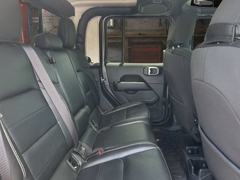 Used 2021 Jeep Gladiator Overland AWD/4WD image 18