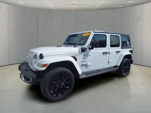 Used 2023 Jeep Wrangler Unlimited Sahara w/ Cold Weather Group AWD/4WD image 9