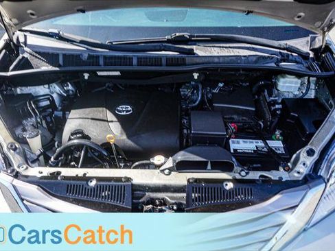 Used 2017 Toyota Sienna XLE w/ XLE Navigation Package FWD image 42