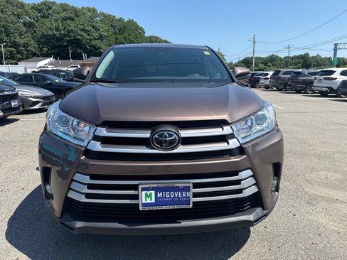 Used 2019 Toyota Highlander Plus AWD/4WD image 8