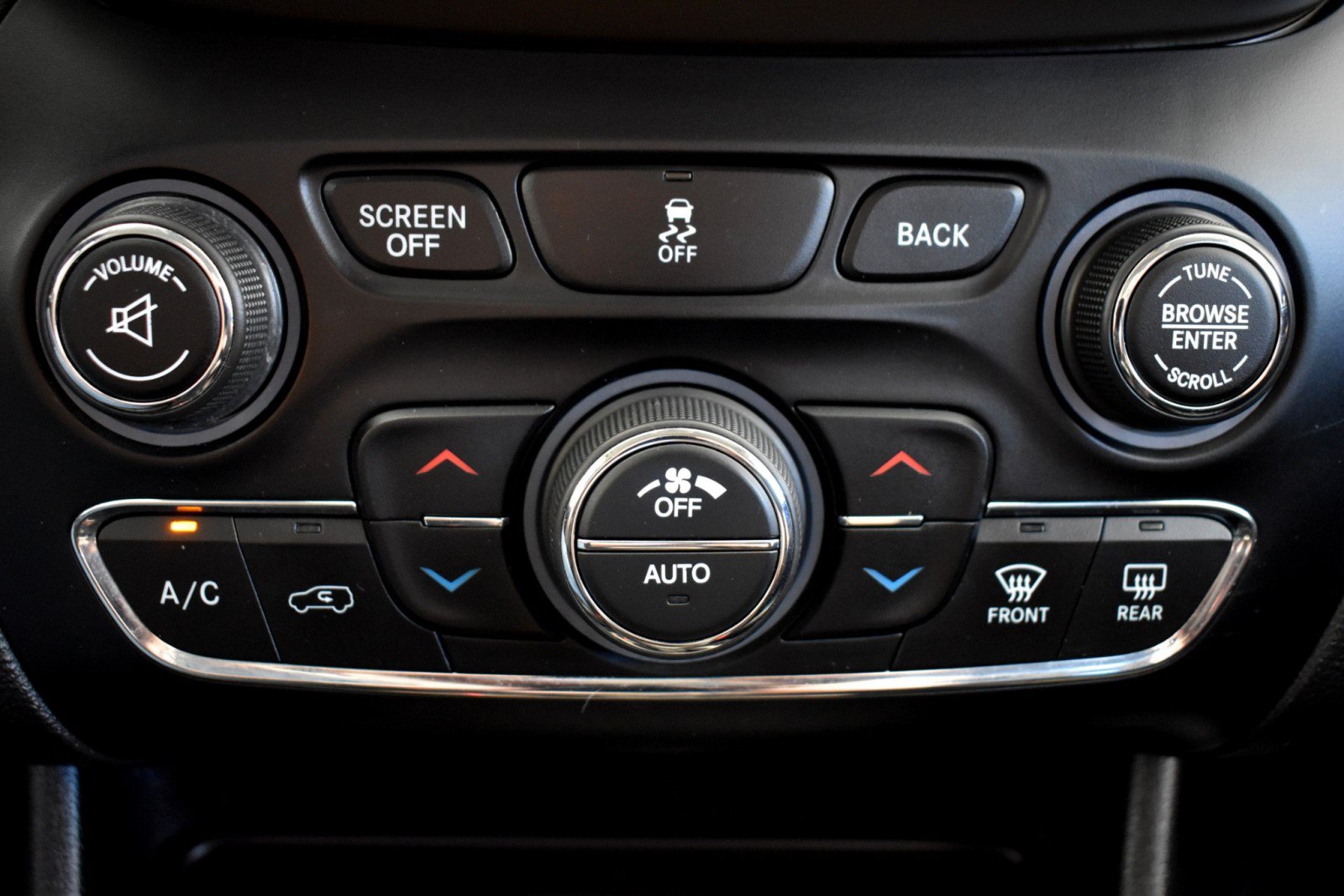 Used 2017 Jeep Cherokee Limited AWD/4WD image 18