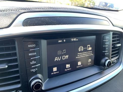 Used 2020 Kia Sorento LX image 21