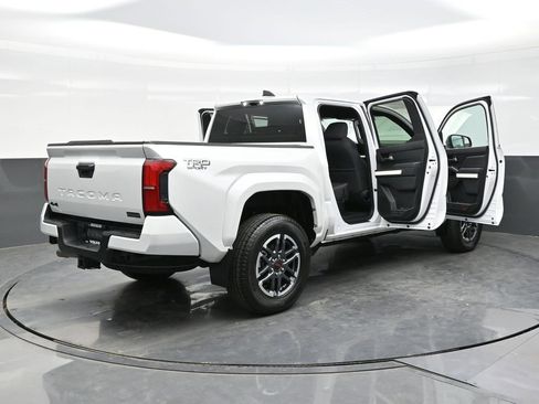 Used 2024 Toyota Tacoma TRD Sport AWD/4WD image 43