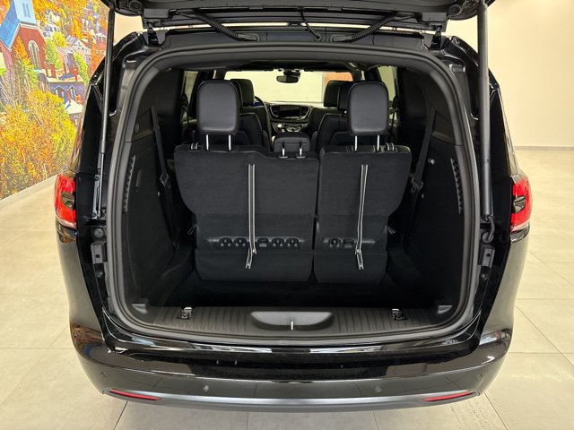 New 2026 Chrysler Pacifica Select w/ S Appearance Package FWD image 43