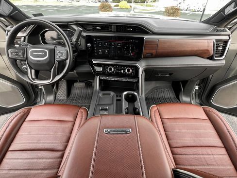 Used 2025 GMC Sierra 3500 Denali Ultimate image 4