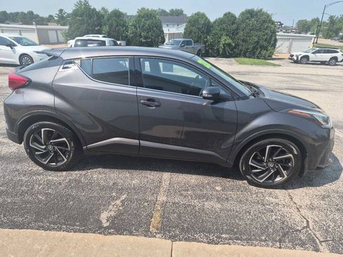 Used 2021 Toyota C-HR Limited FWD image 4