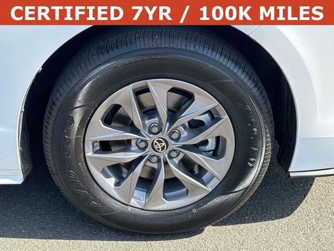 Used 2024 Toyota Sienna LE FWD image 7