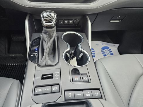 Used 2020 Toyota Highlander XLE image 20