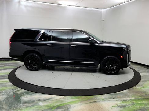 Used 2022 Cadillac Escalade ESV Luxury AWD/4WD image 4
