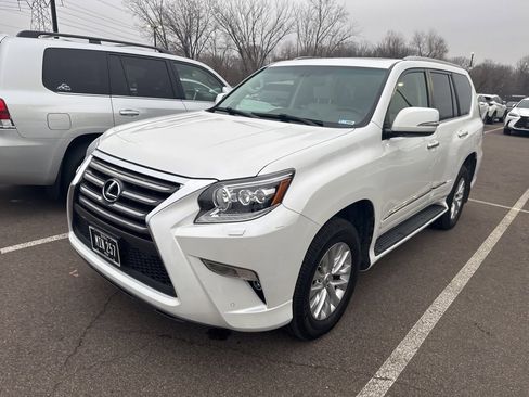 Used 2019 Lexus GX 460 image 3