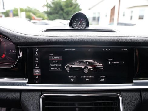 Used 2018 Porsche Panamera 4S AWD/4WD image 17