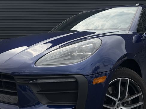 Used 2025 Porsche Macan AWD/4WD image 10