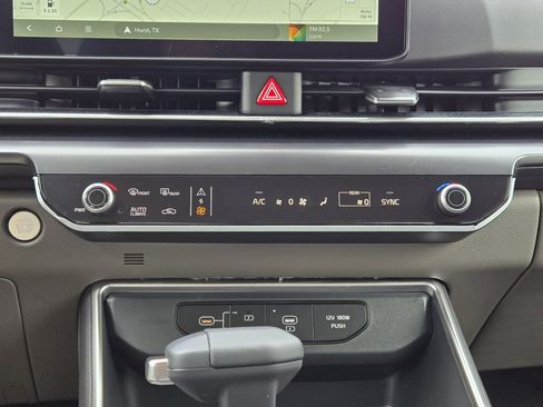New 2026 Kia Carnival FWD image 14
